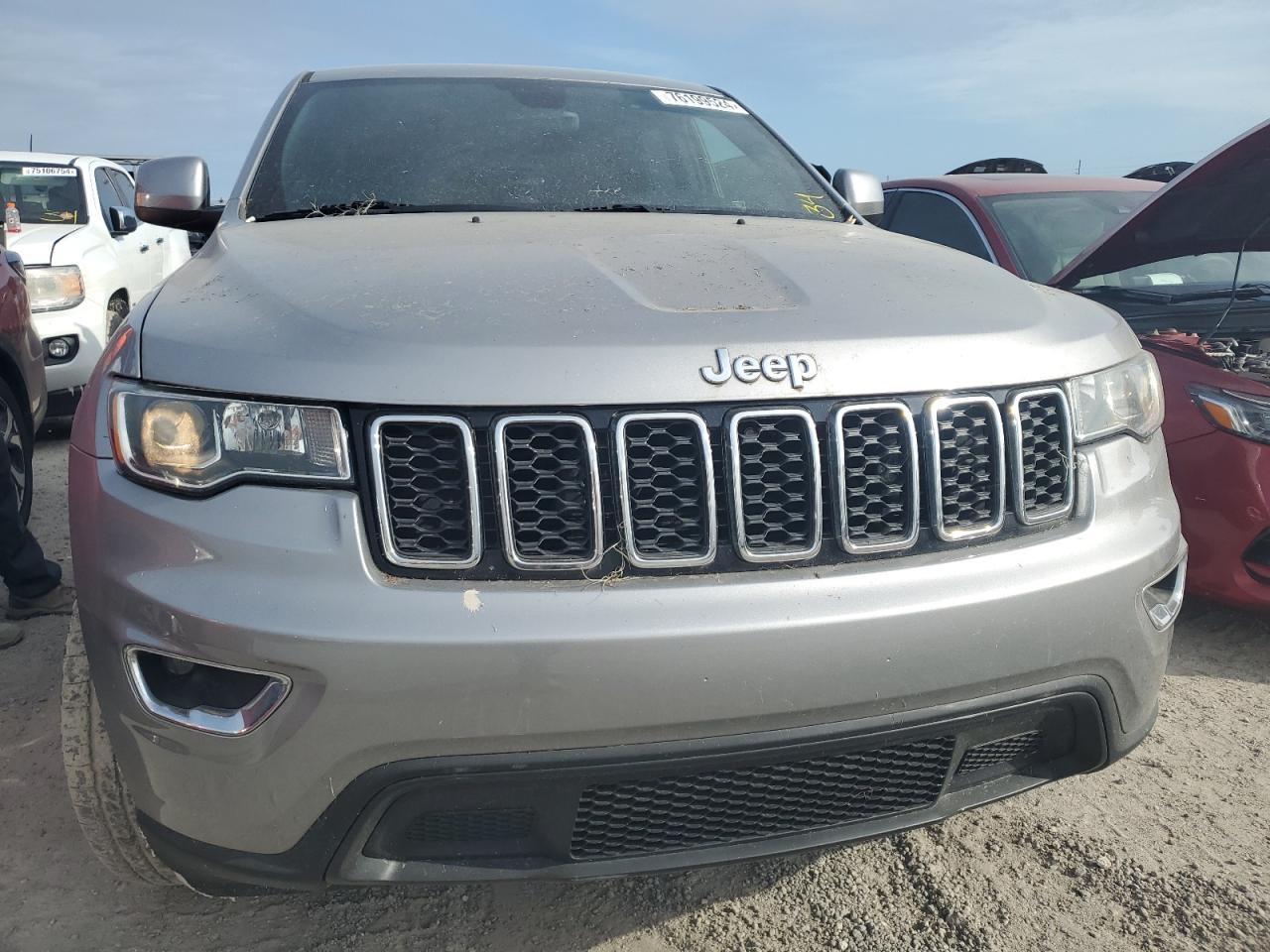 2017 Jeep Grand Cherokee Laredo - Image 5