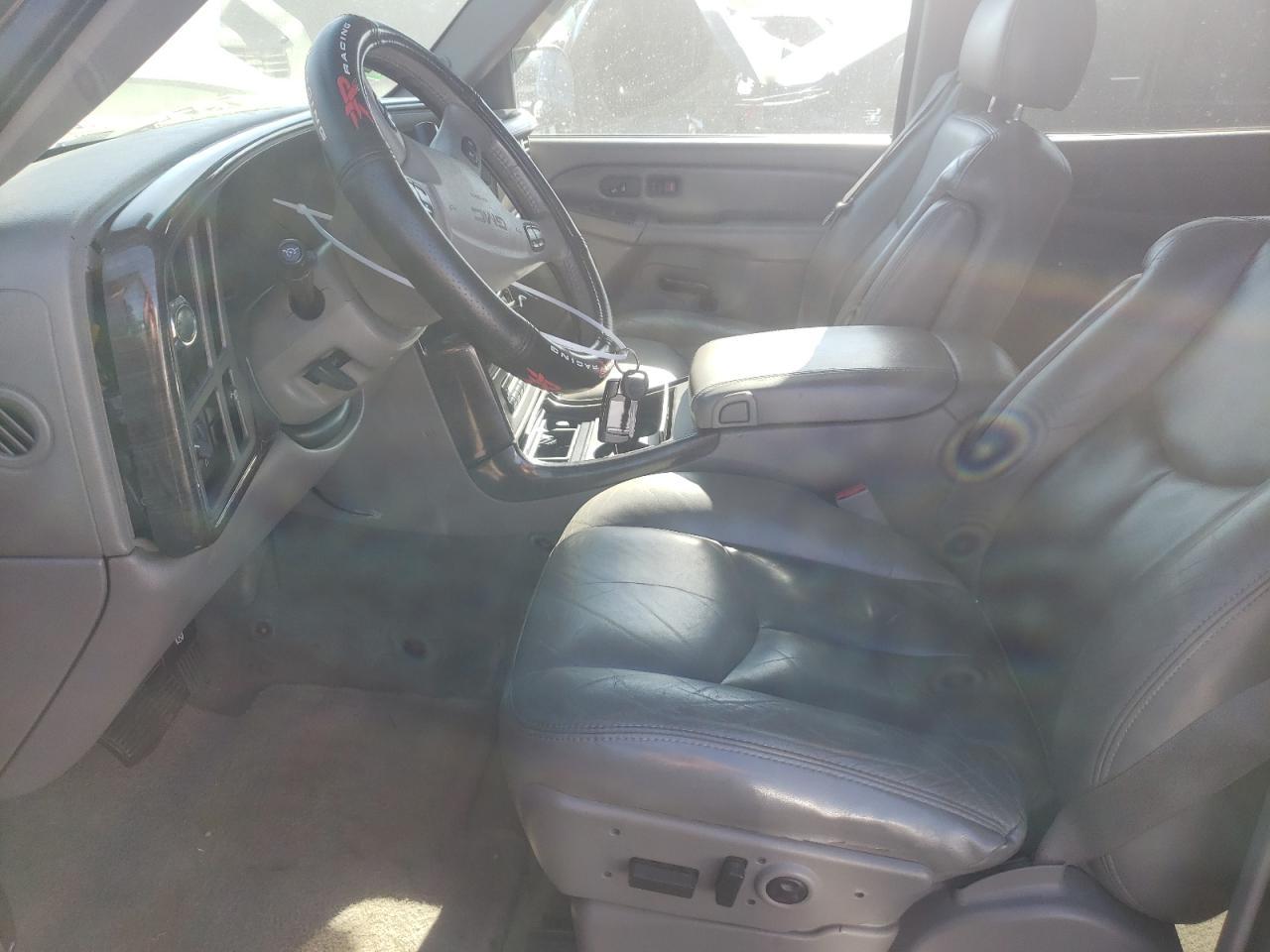 2004 GMC Yukon Denali - Image 7
