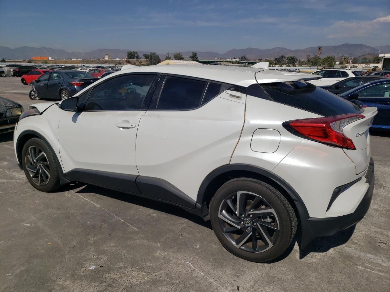 2022 Toyota C-Hr Xle - Фото 2