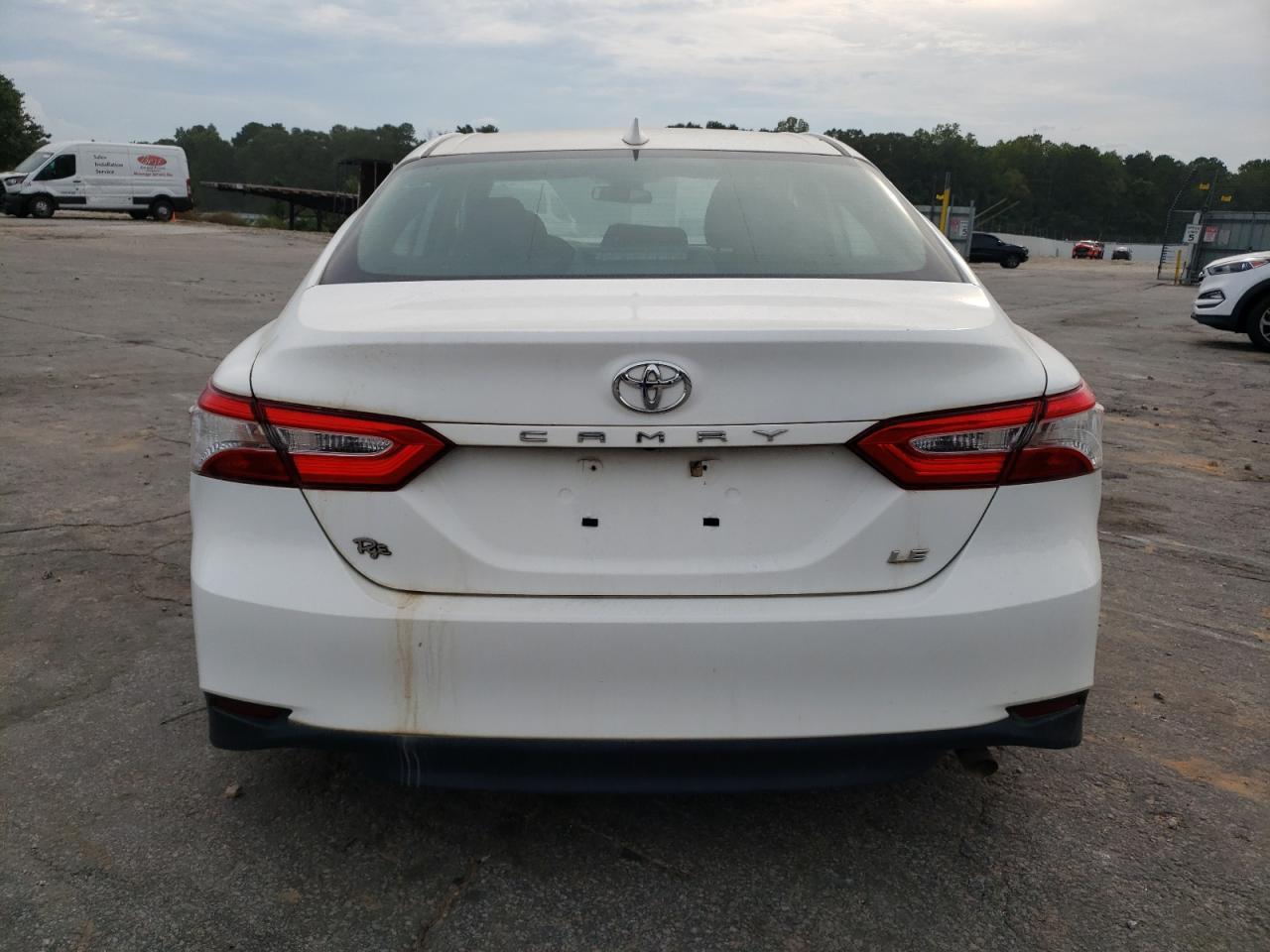 2020 Toyota Camry Le - Фото 6
