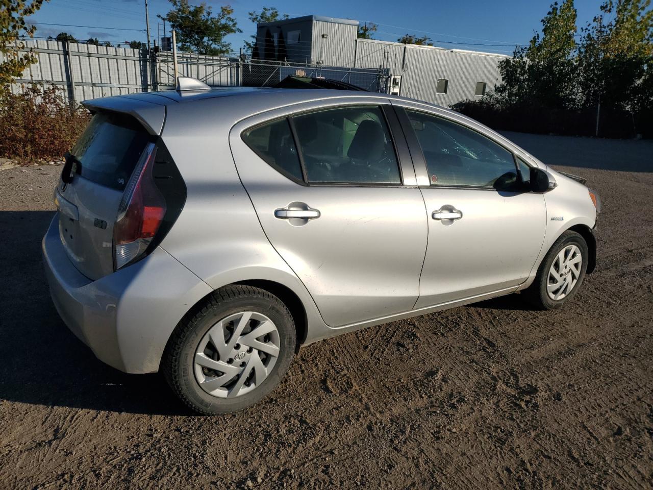 2015 Toyota Prius C - Фото 3