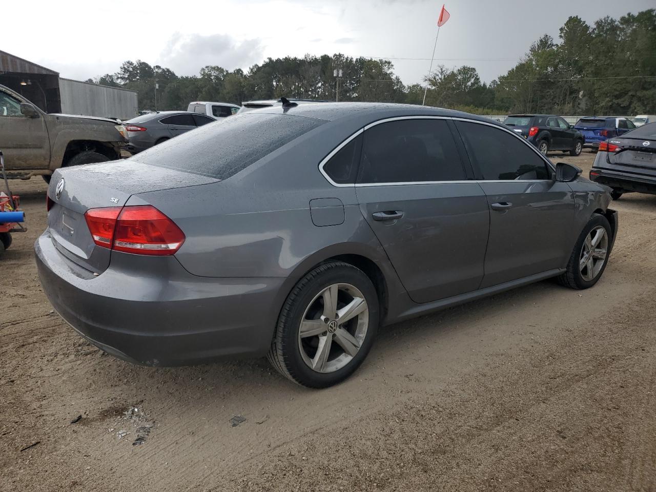 2012 Volkswagen Passat Se - Image 3