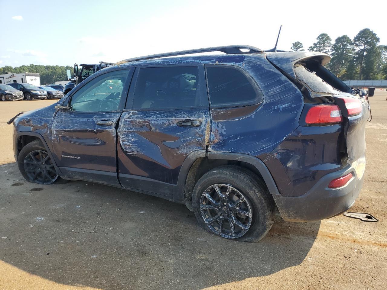 2016 Jeep Cherokee Sport - Фото 2