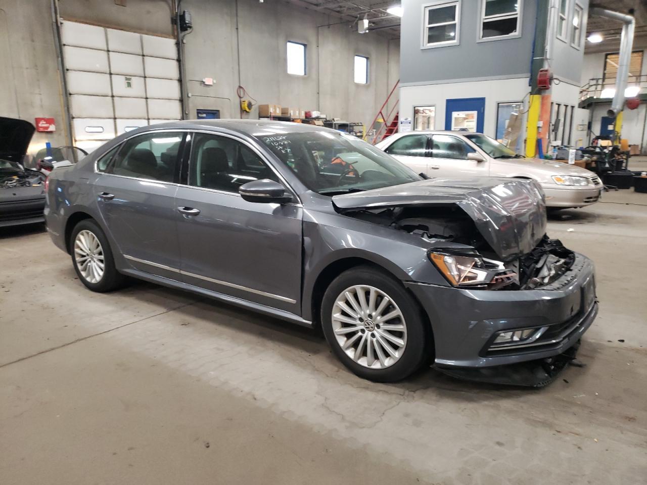 2016 Volkswagen Passat Se - Фото 4