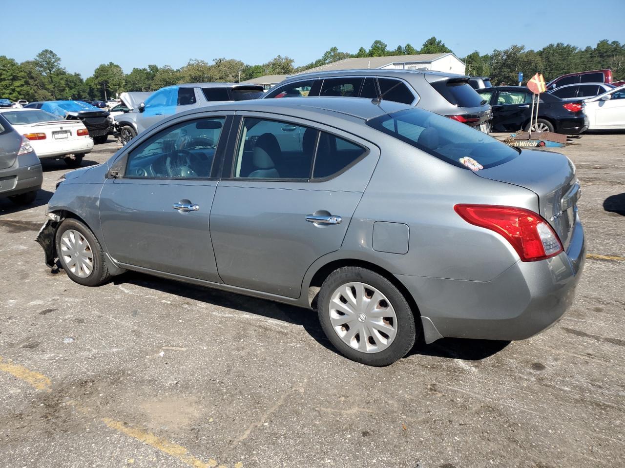 2012 Nissan Versa S - Image 2