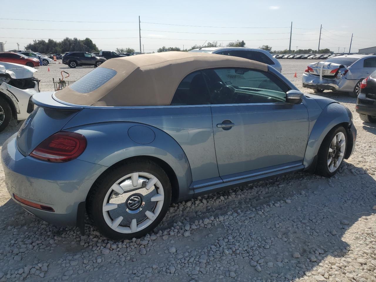 2019 Volkswagen Beetle S - Фото 3