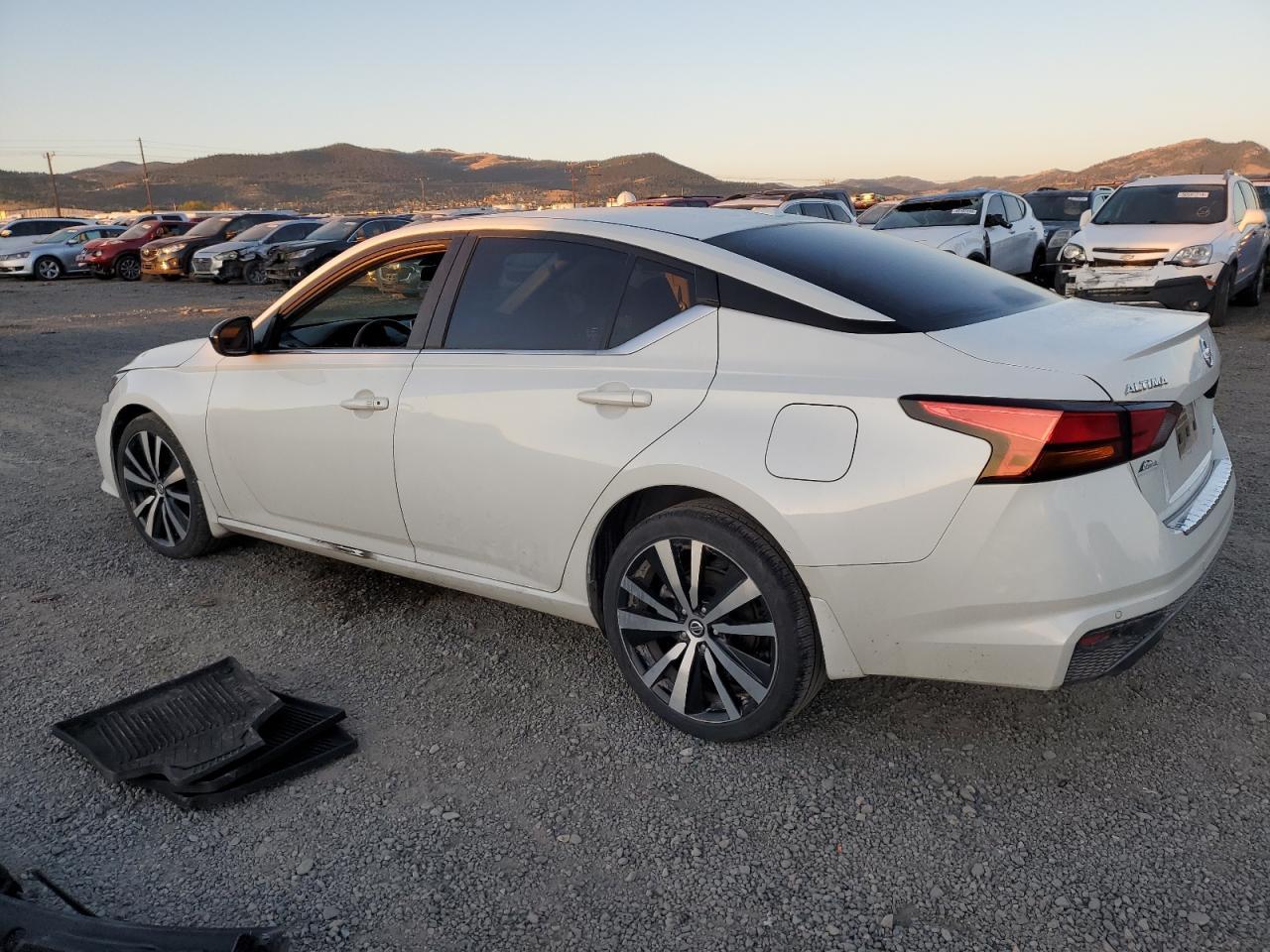 2022 Nissan Altima Sr - Фото 2