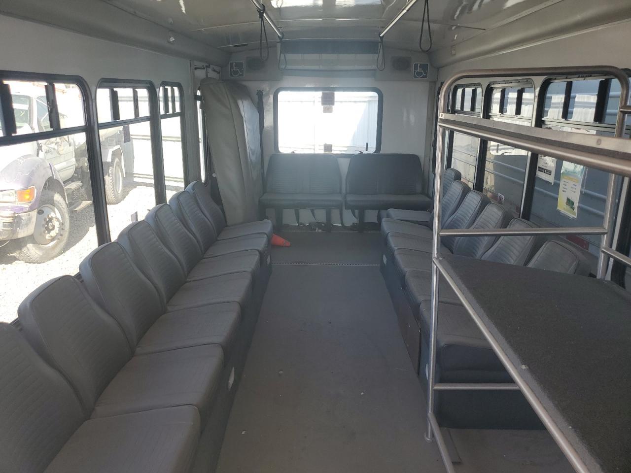 2016 Ford Econoline E450 Super Duty Cutaway Van - Image 6