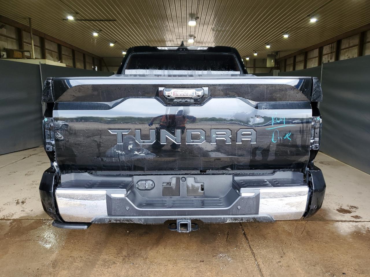 2023 Toyota Tundra Crewmax Platinum - Image 6