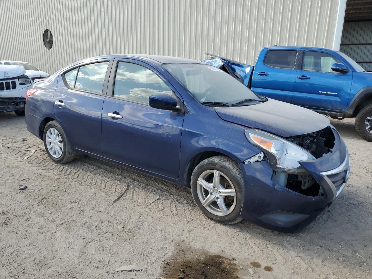 2019 Nissan Versa S - Фото 4