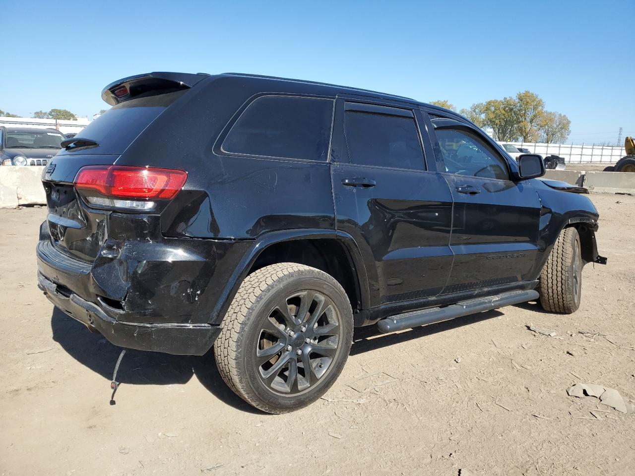 2021 Jeep Grand Cherokee Laredo - Image 3