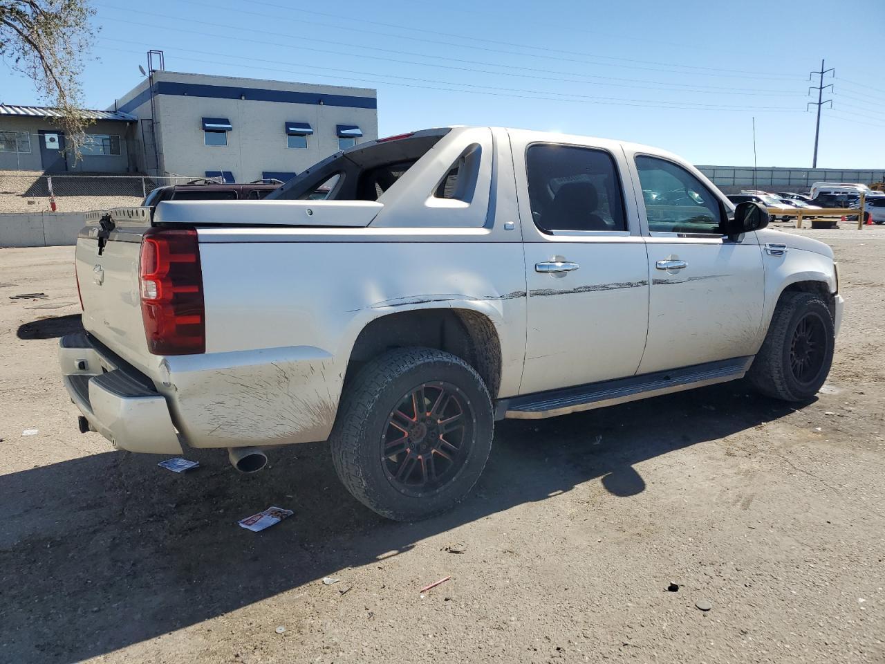 2007 Chevrolet Avalanche C1500 - Image 3