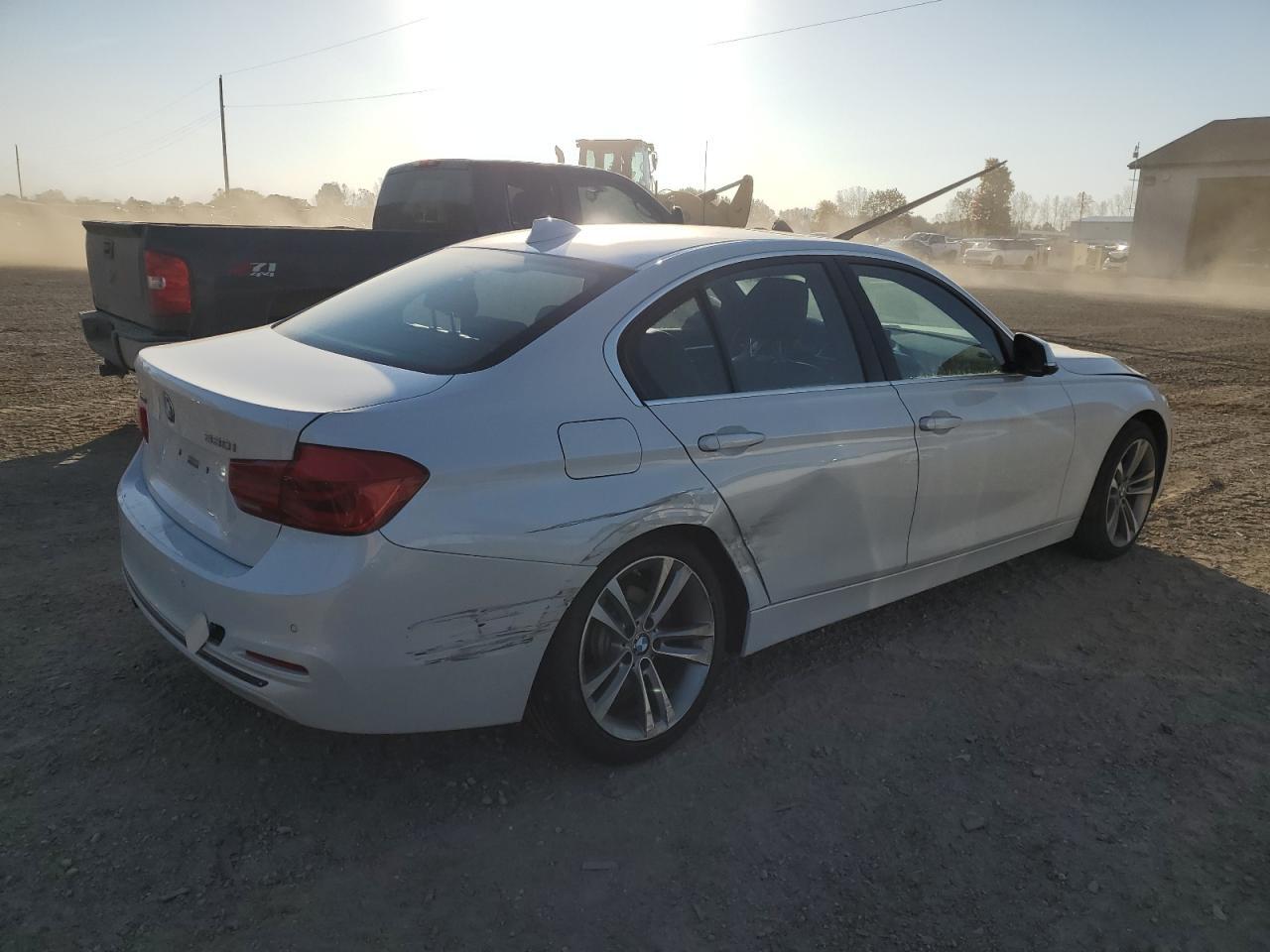 2017 BMW 330 Xi - Фото 3