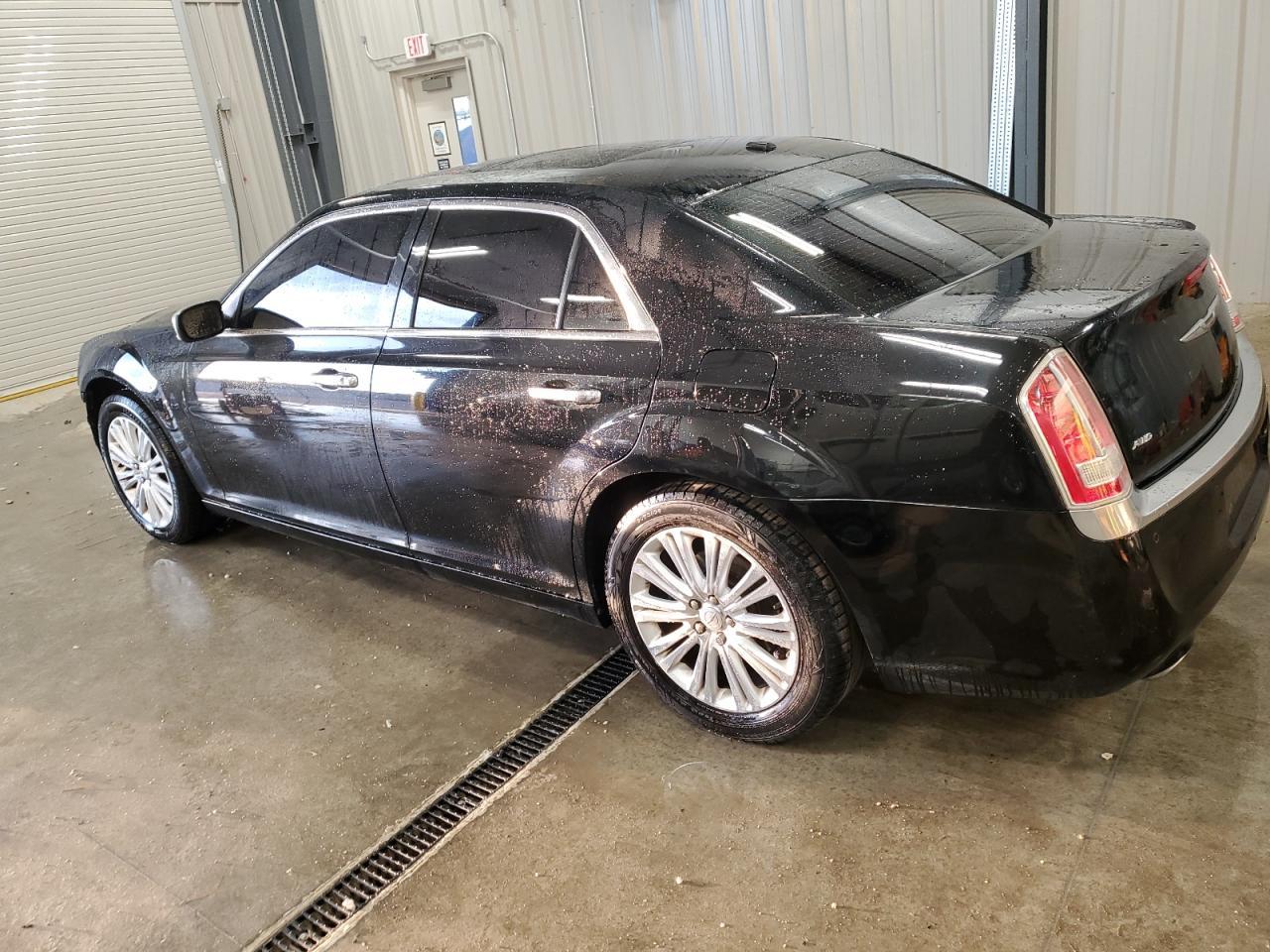 2012 Chrysler 300C Luxury - Image 2