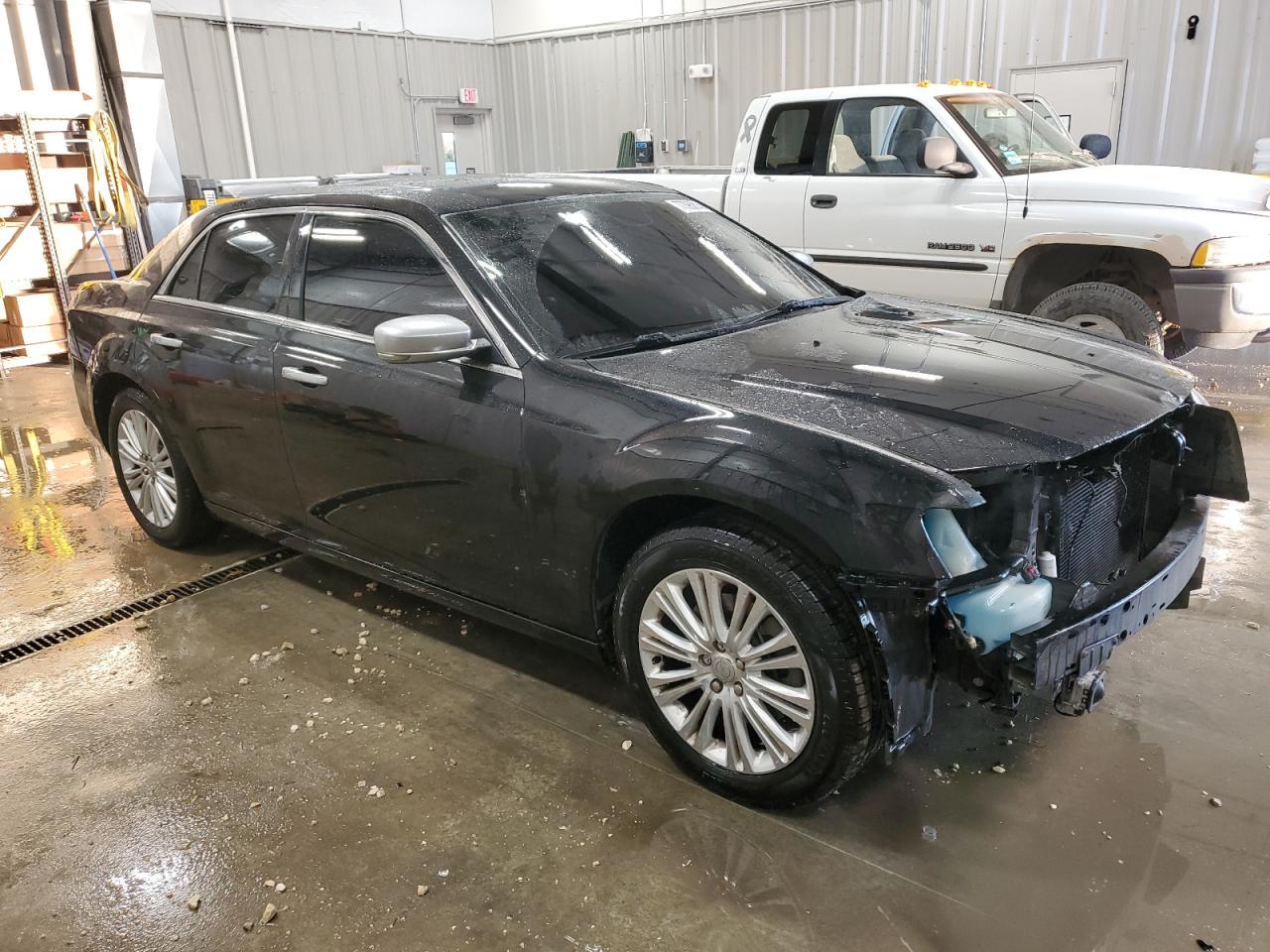 2012 Chrysler 300C Luxury - Image 4