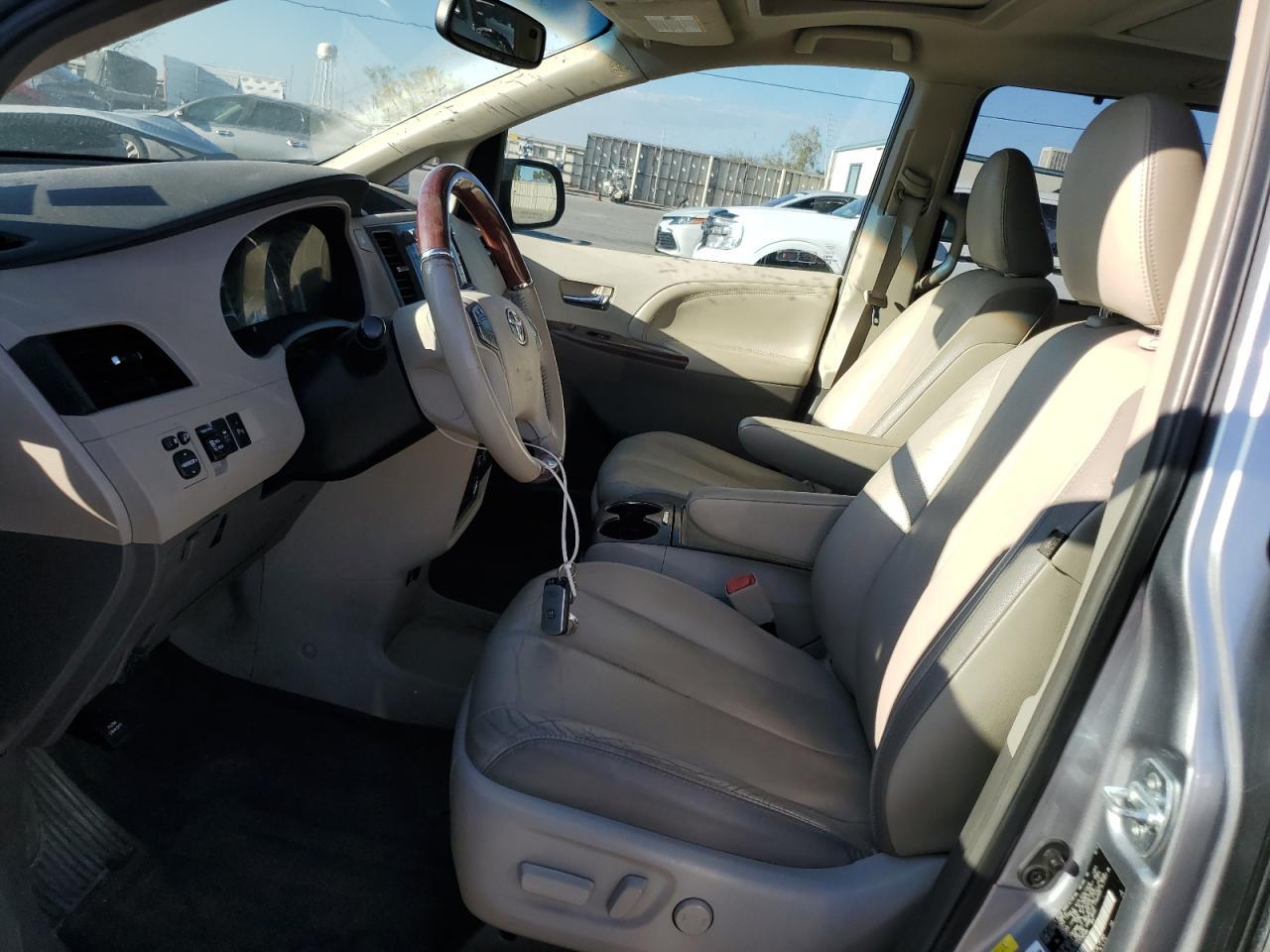 2012 Toyota Sienna Xle - Image 7