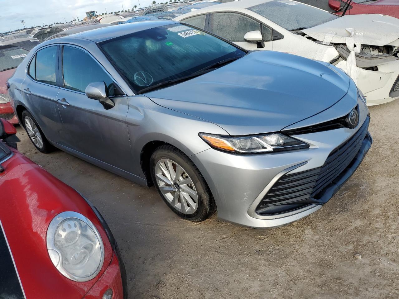 2022 Toyota Camry Le - Фото 4