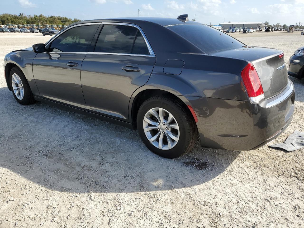 2023 Chrysler 300 Touring - Фото 2
