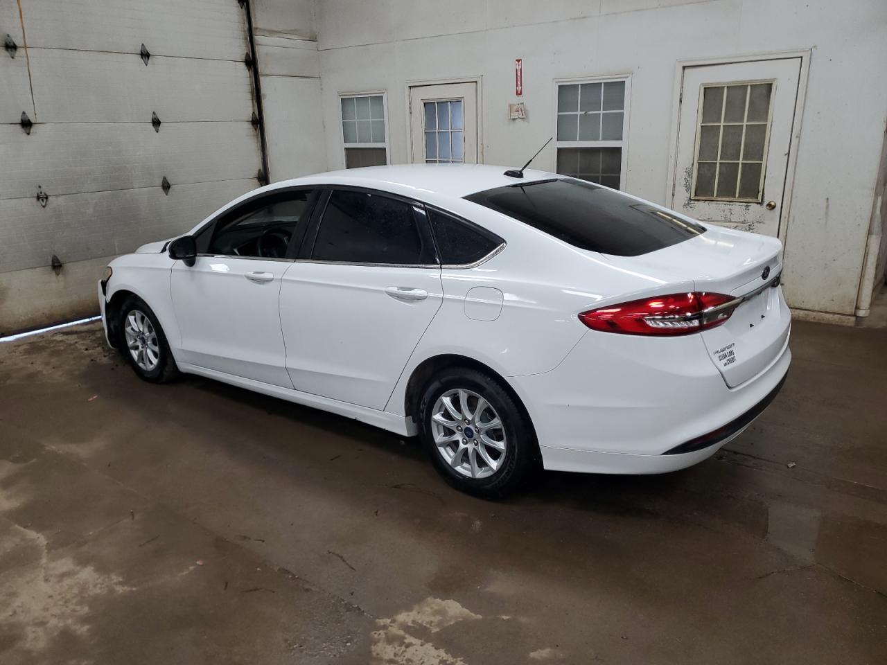 2017 Ford Fusion S - Фото 2