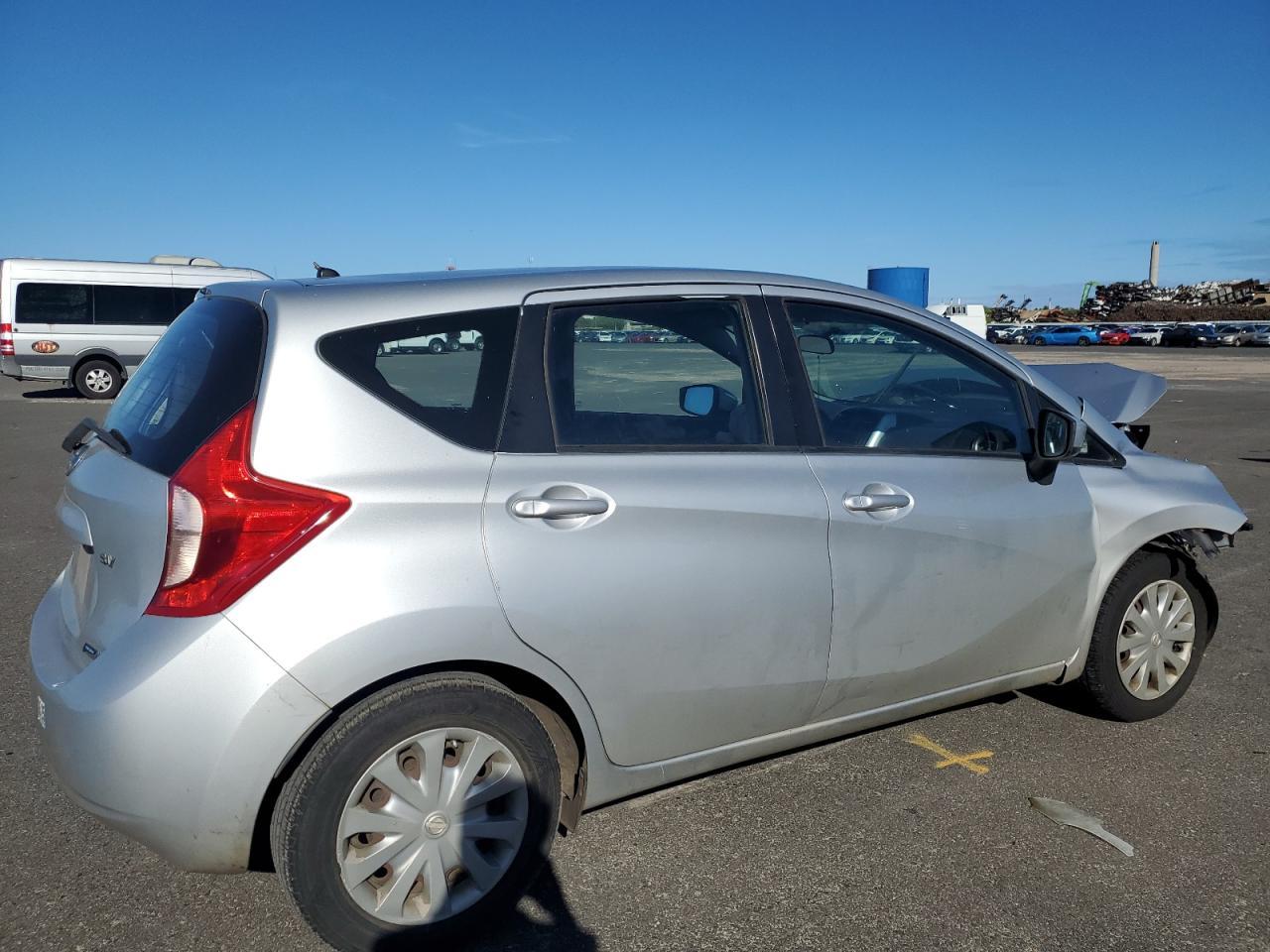 2015 Nissan Versa Note S - Фото 3