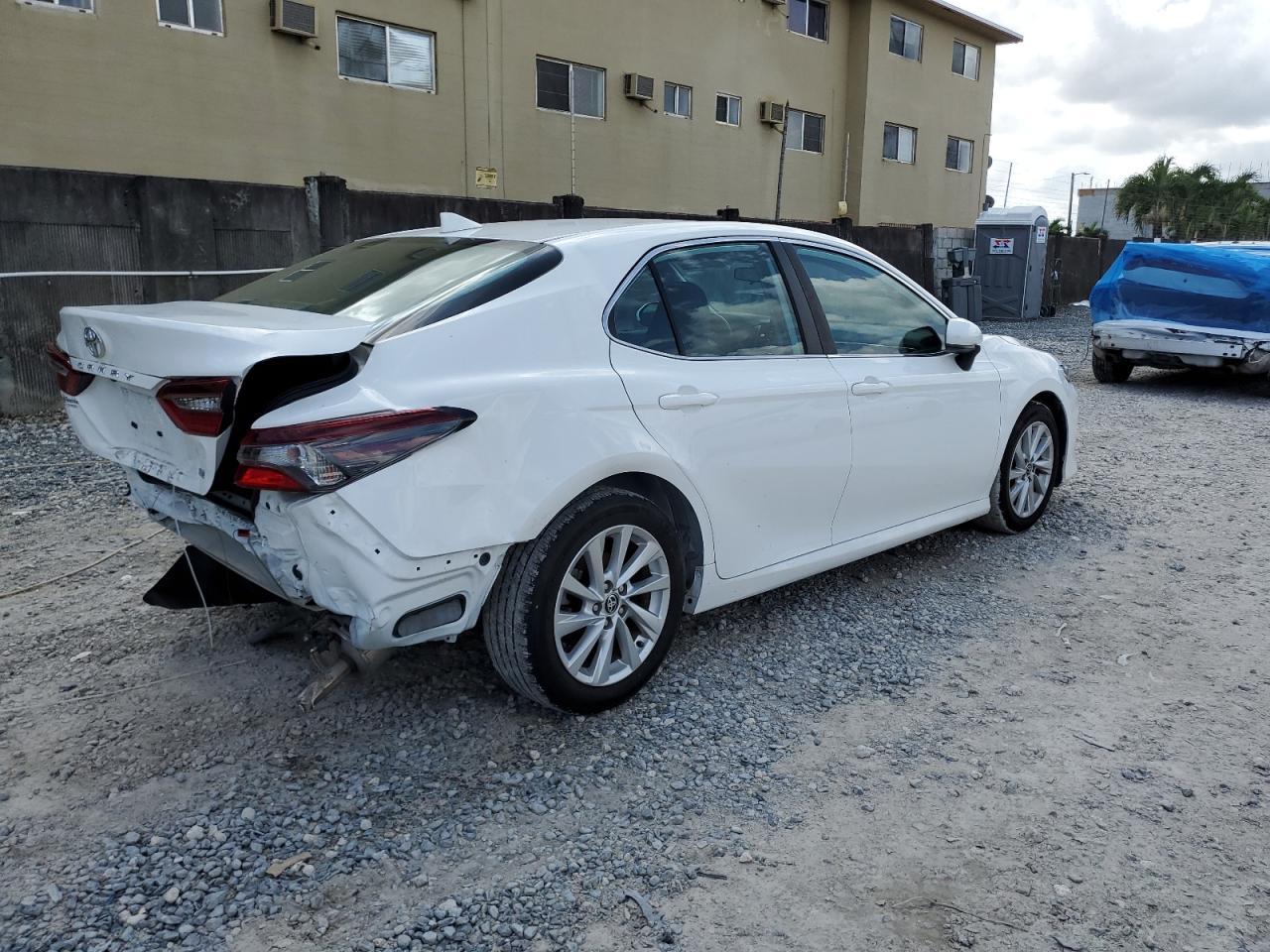 2023 Toyota Camry Le - Фото 3