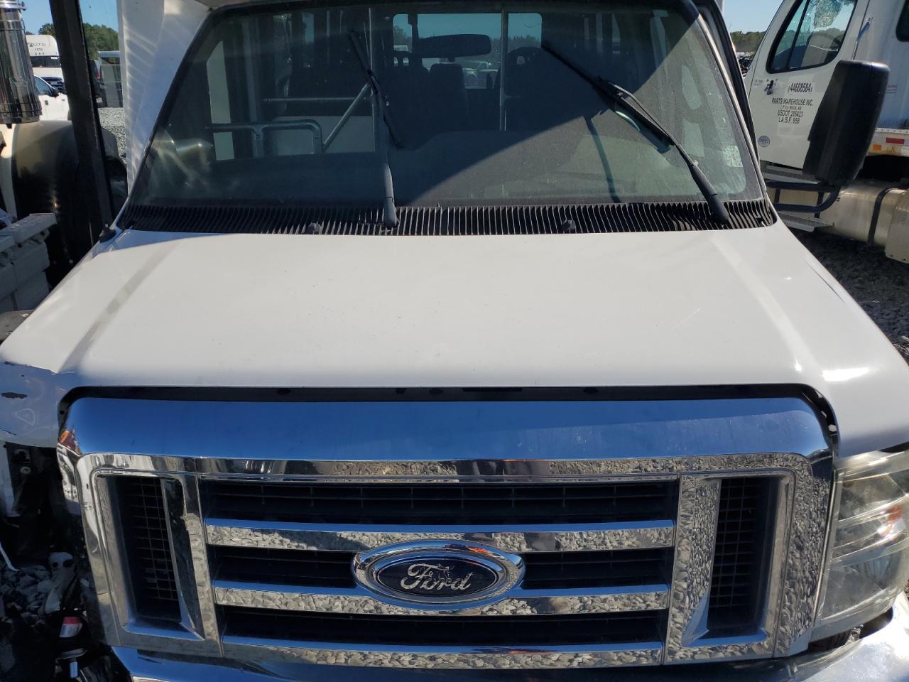 2013 Ford Econoline E350 Super Duty Cutaway Van - Фото 7