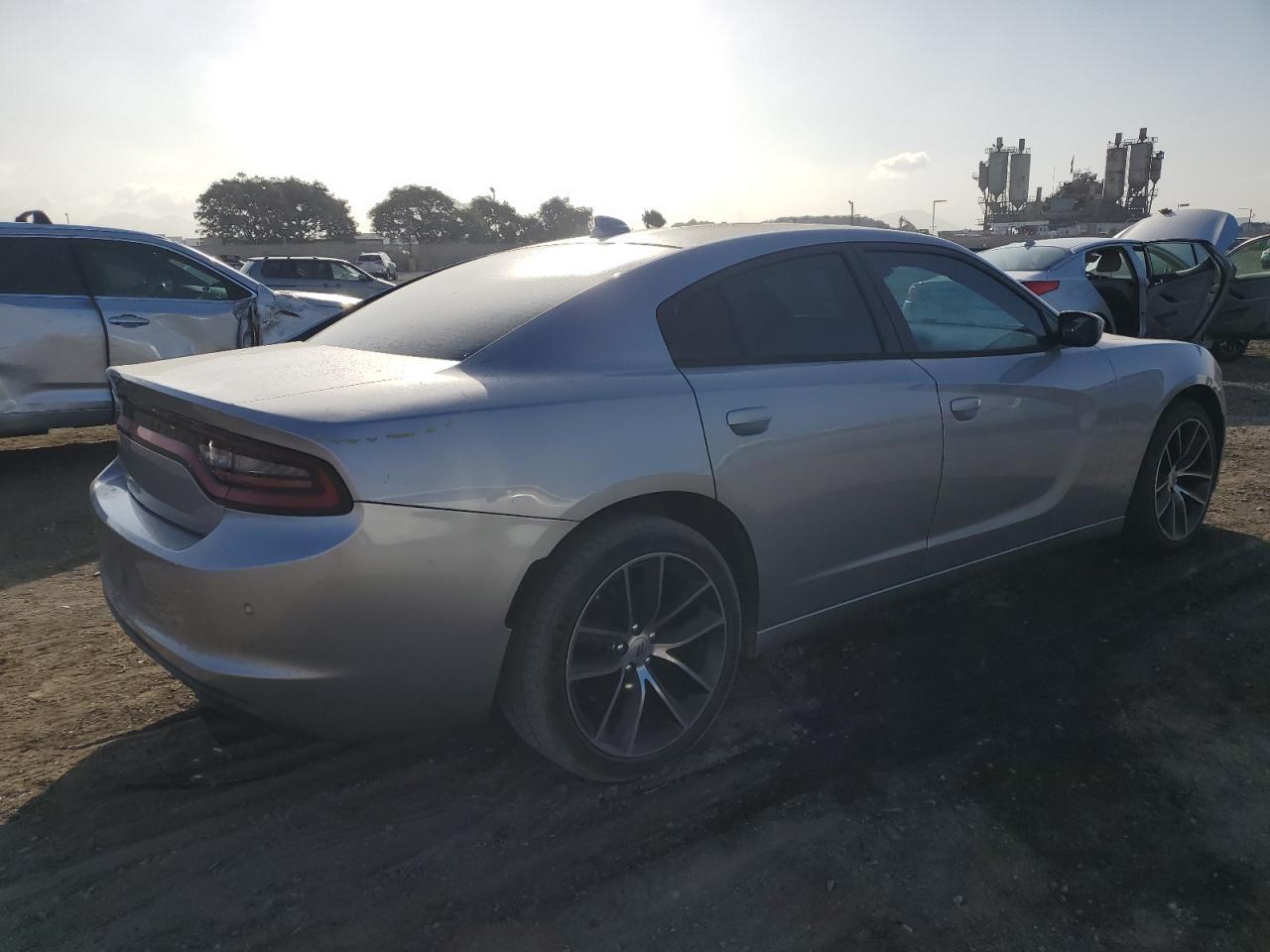 2015 Dodge Charger Sxt - Фото 3