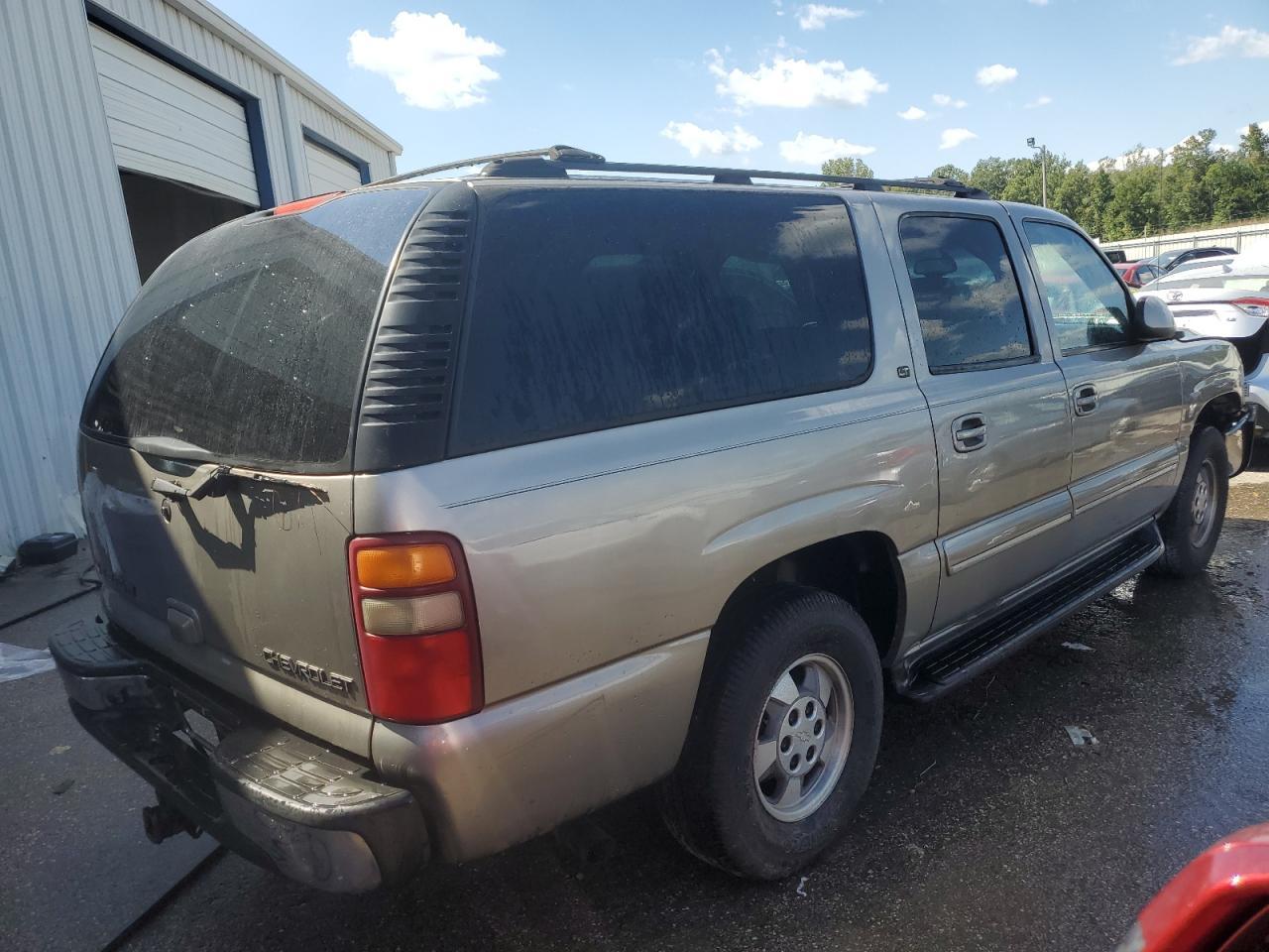 2003 Chevrolet Suburban C1500 - Image 3