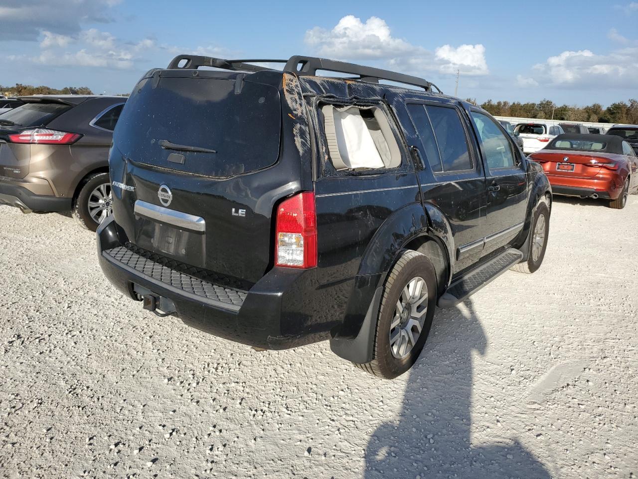 2011 Nissan Pathfinder S - Image 3