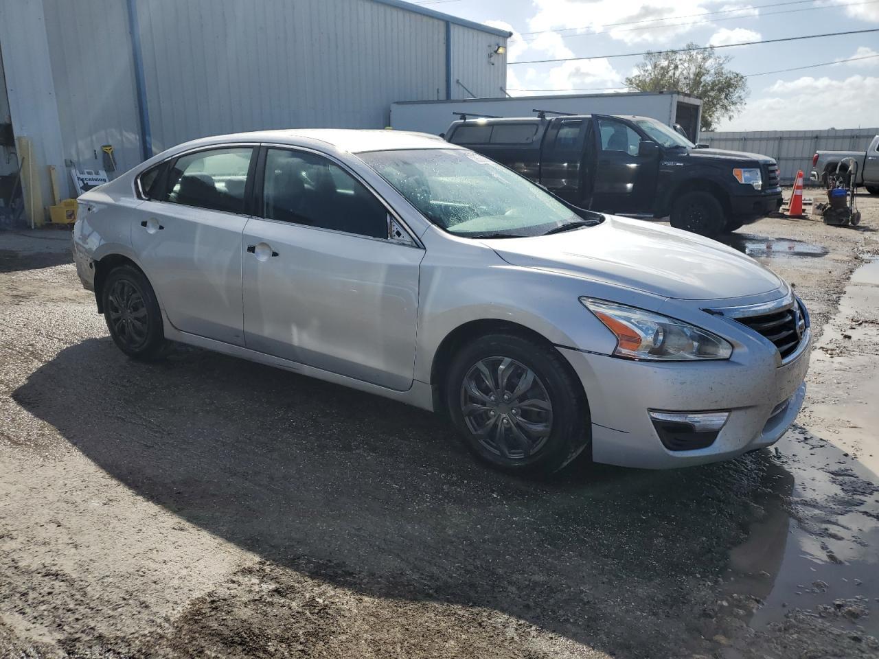 2014 Nissan Altima 2.5 - Image 4