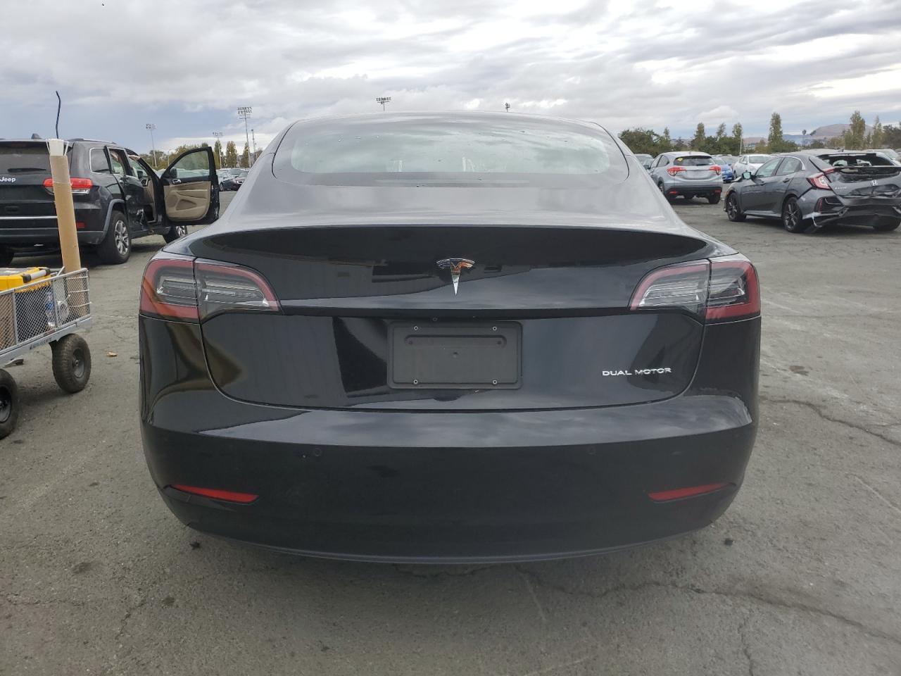 2020 Tesla Model 3 - Фото 6