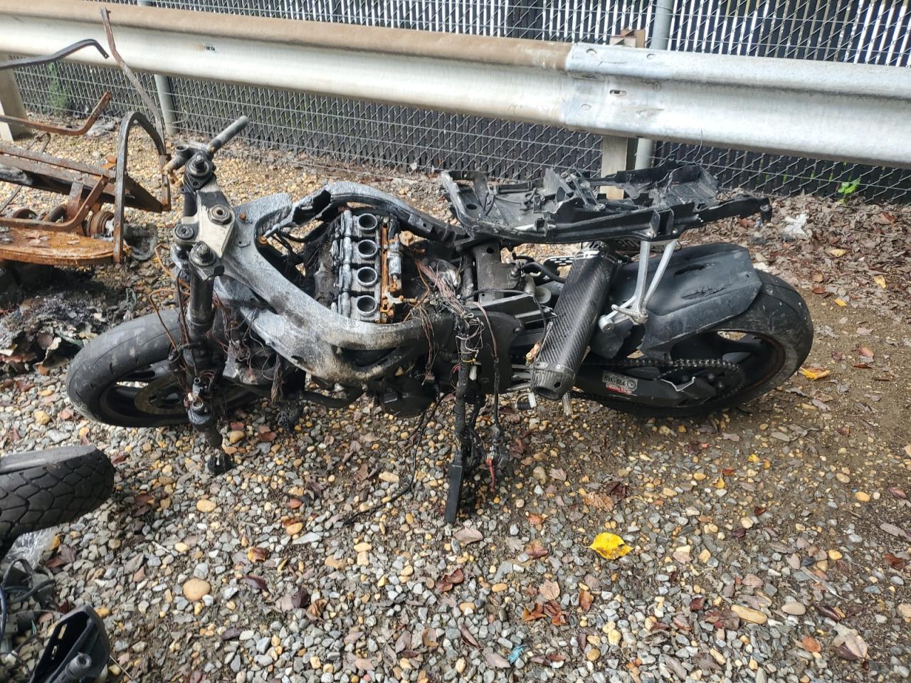 2006 Yamaha Yzfr6 L - Image 3