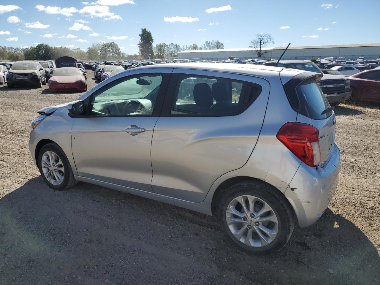 2021 Chevrolet Spark 1Lt - Фото 2