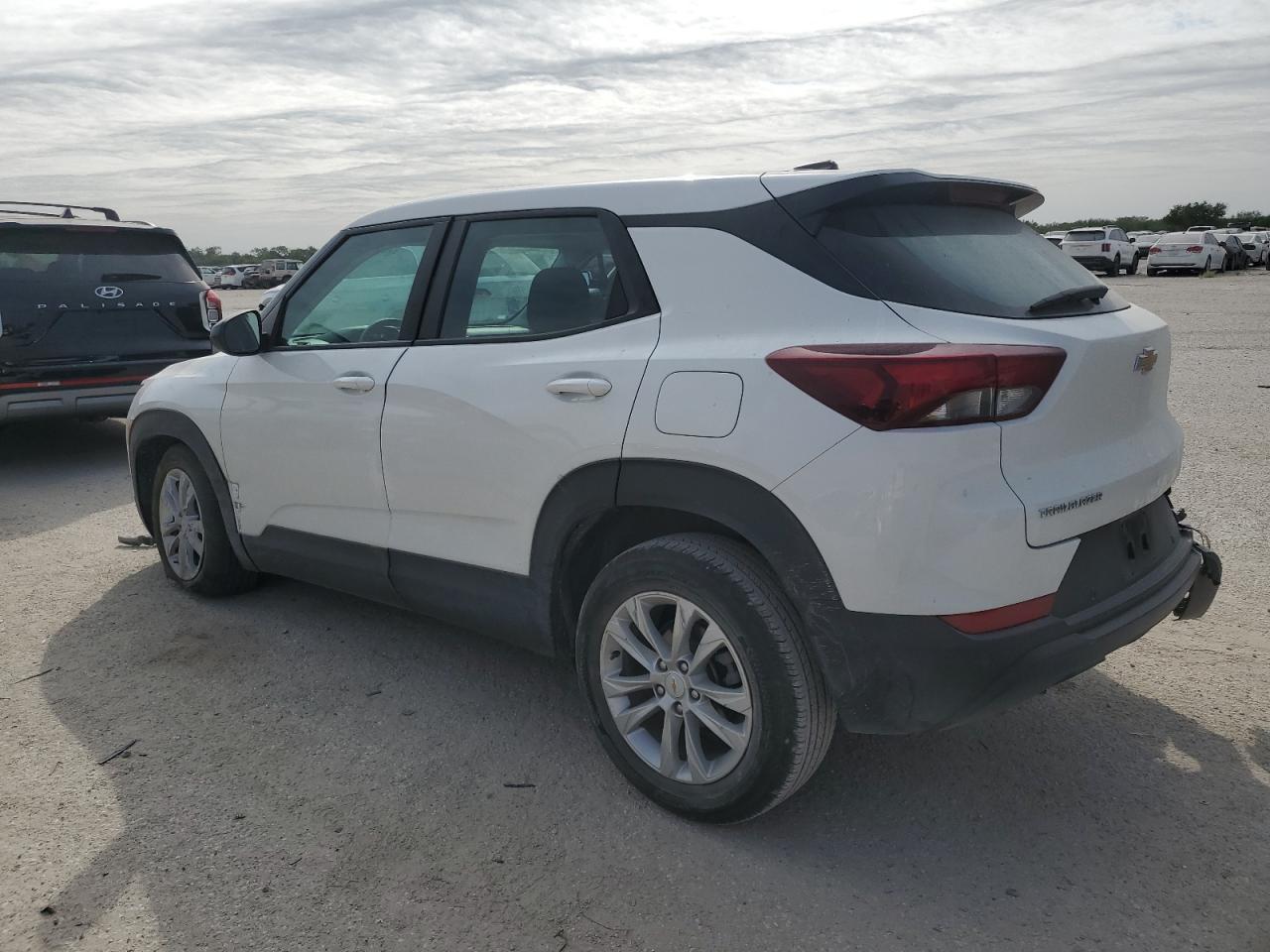 2022 Chevrolet Trailblazer Ls - Фото 2