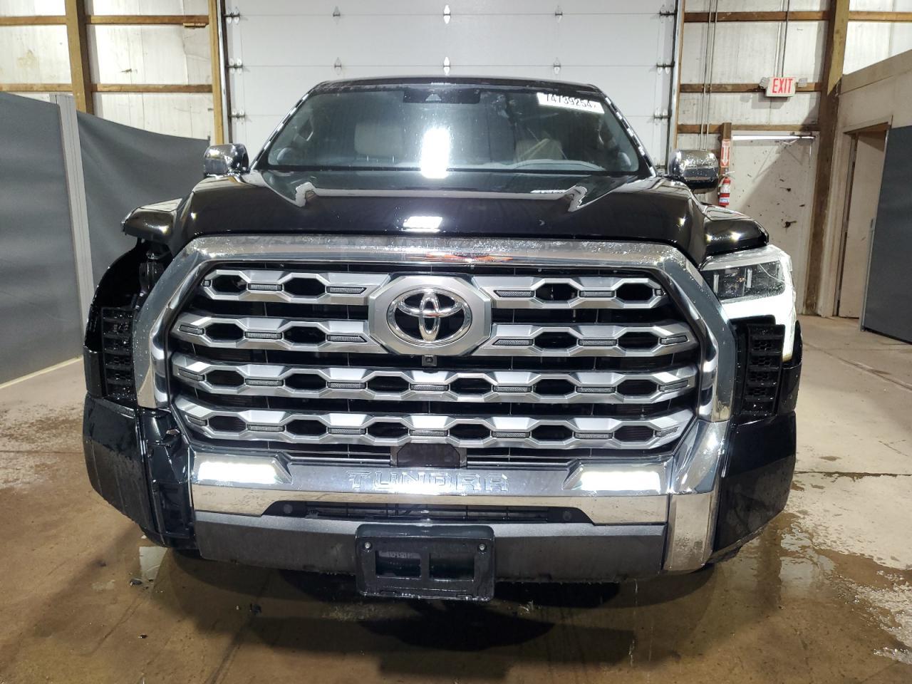 2023 Toyota Tundra Crewmax Platinum - Image 5