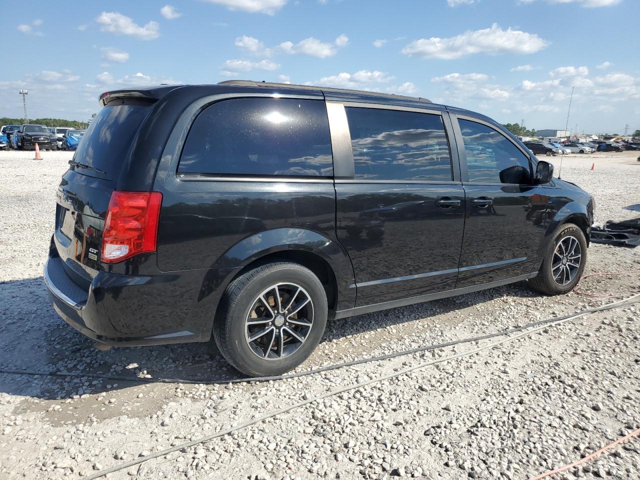 2018 Dodge Grand Caravan Gt - Image 3