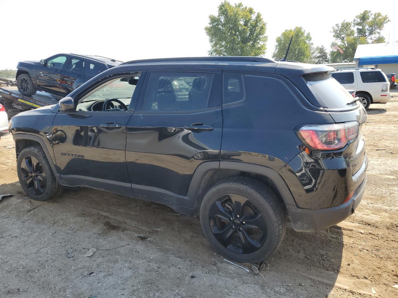 2018 Jeep Compass Latitude - Image 2