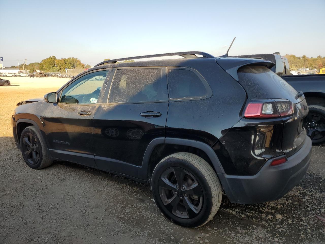 2019 Jeep Cherokee Latitude Plus - Image 2