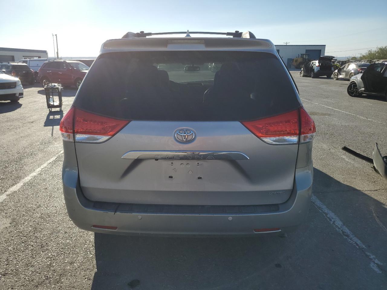 2012 Toyota Sienna Xle - Image 6