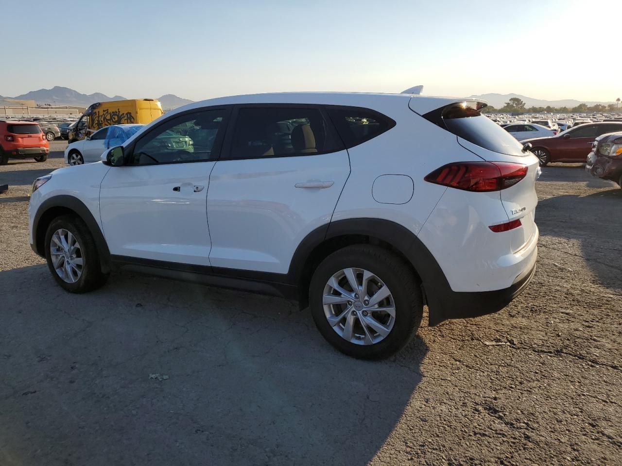 2021 Hyundai Tucson Se - Image 2