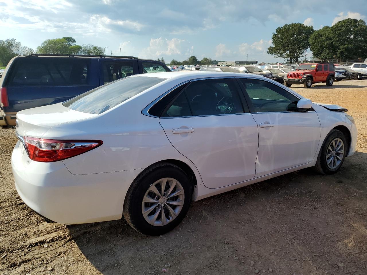 2015 Toyota Camry Le - Фото 3