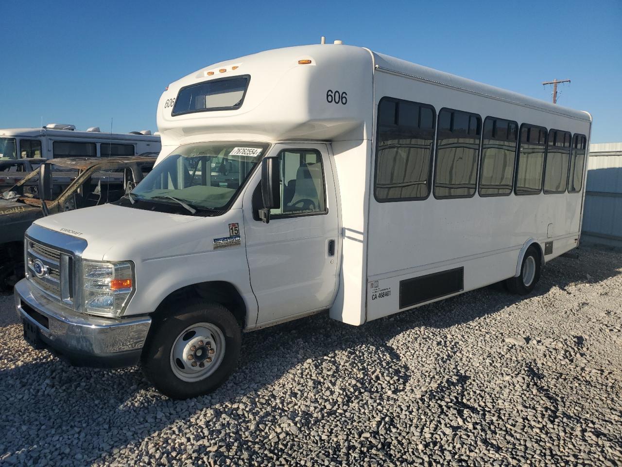 2016 Ford Econoline E450 Super Duty Cutaway Van - Фото 2