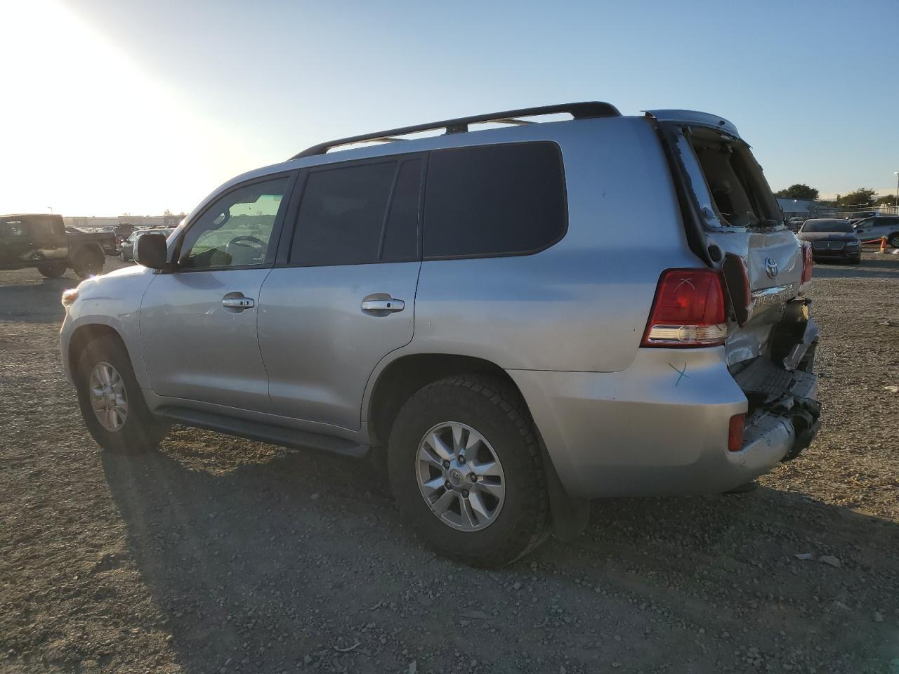 2011 Toyota Land Cruiser - Image 2