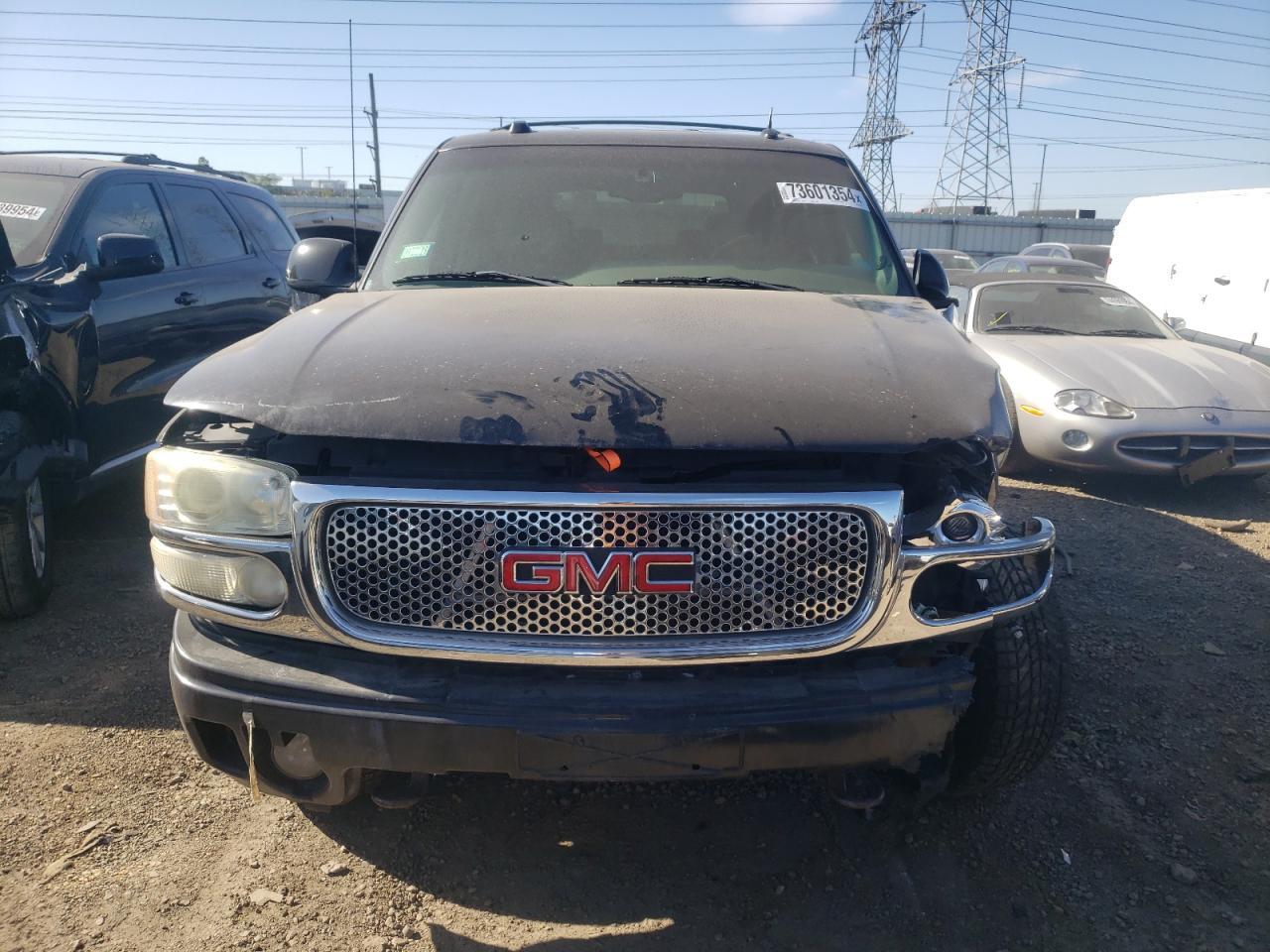 2004 GMC Yukon Denali - Image 5