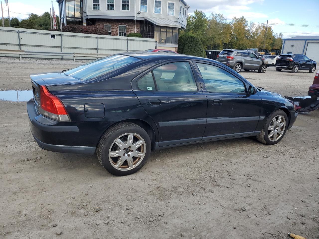 2004 Volvo S60 2.5T - Image 3