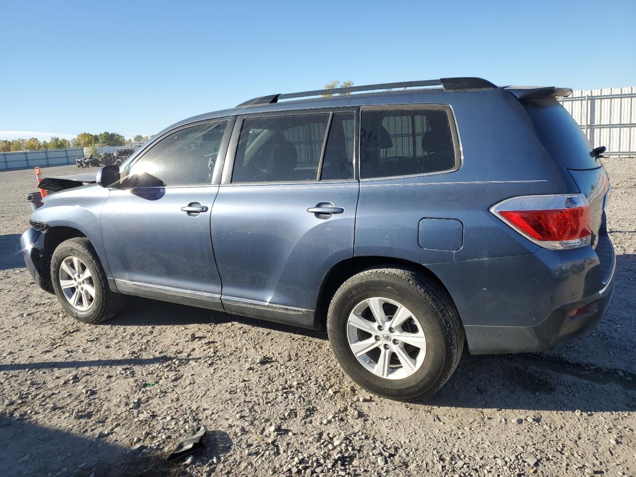 2013 Toyota Highlander Base - Image 2