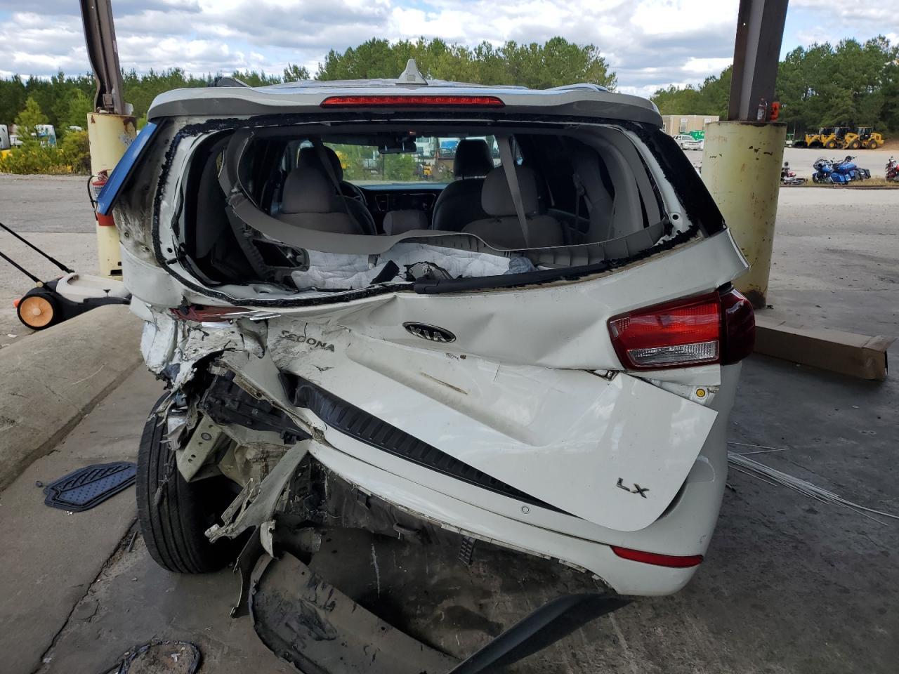 2016 Kia Sedona Lx - Image 6