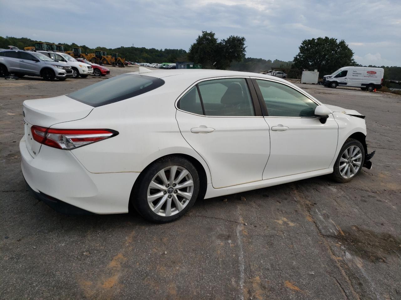 2020 Toyota Camry Le - Фото 3
