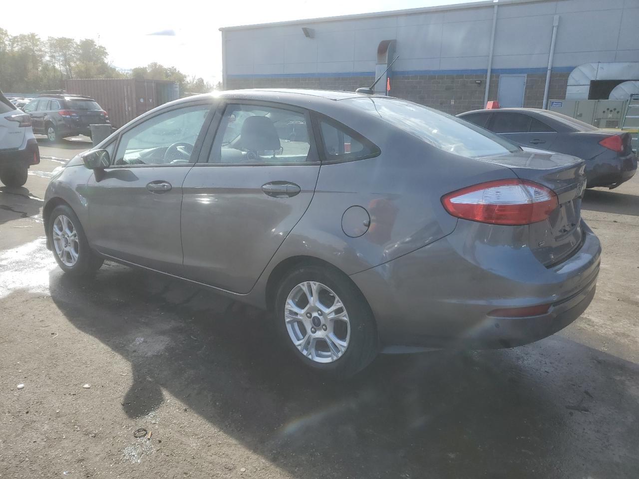 2014 Ford Fiesta Se - Фото 2