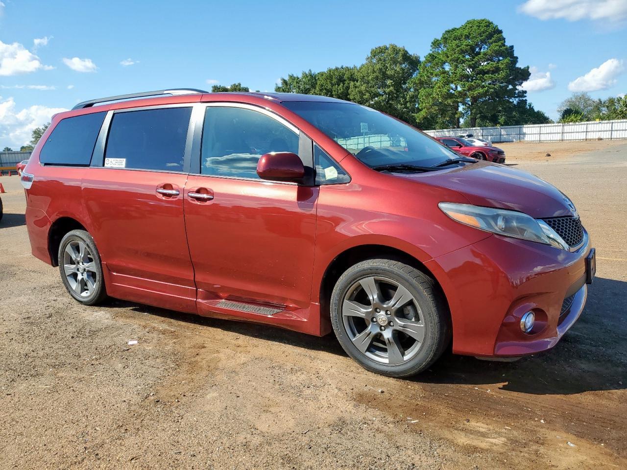 2017 Toyota Sienna Se - Image 4